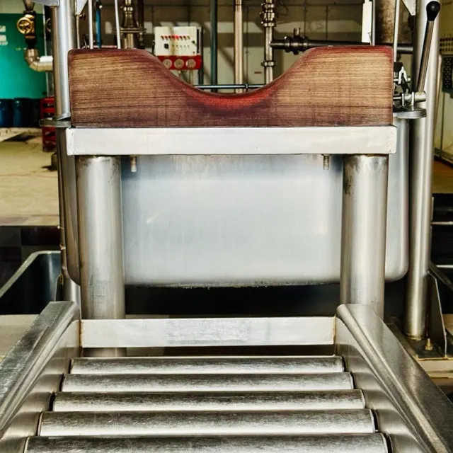 Can Tipping Bar